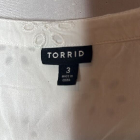Torrid White Eyelet Babydoll Blouse. Size 3X. - Picture 8 of 11